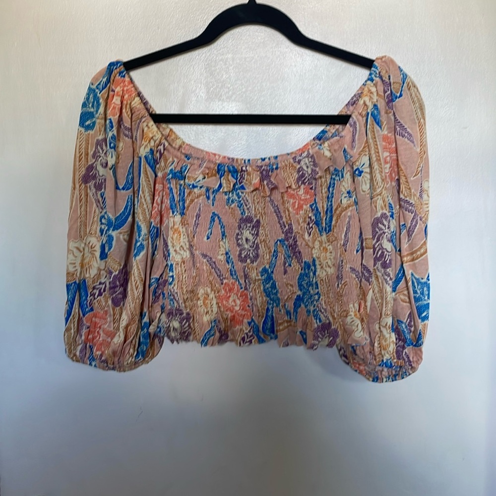 Urban Outfitters crop top cinched balloon arms. Large. Viscose. Like new. Pretty